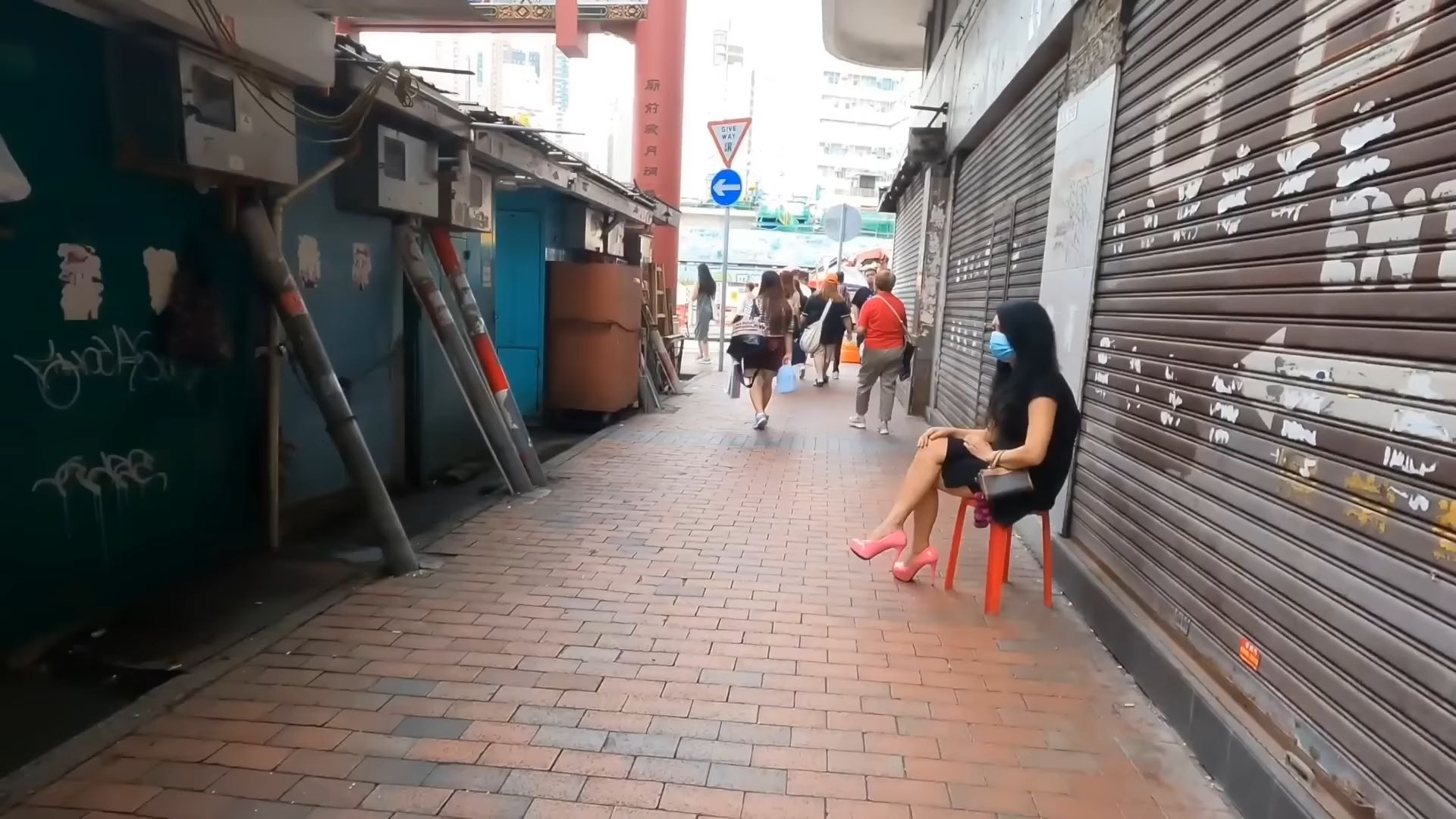 实拍香港秘密小红灯区，寺庙街！